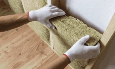 Pose d'un isolant thermique sur les murs intérieurs