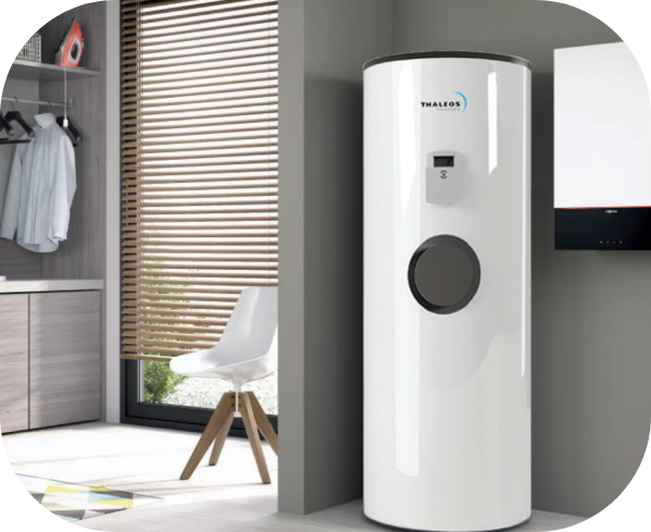 Photo d'un système solaire combiné installé dans une maison