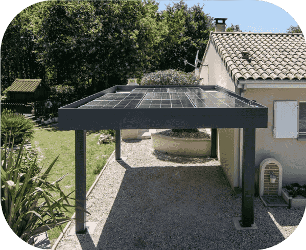 Photo d'une installation de carport photovoltaïque