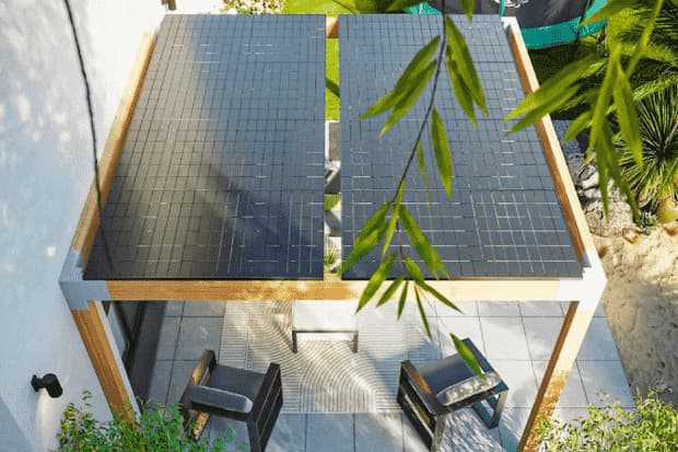 Image représentant une pergola photovoltaïque pour produire de l'électricité via son toit équipé de panneaux solaires
