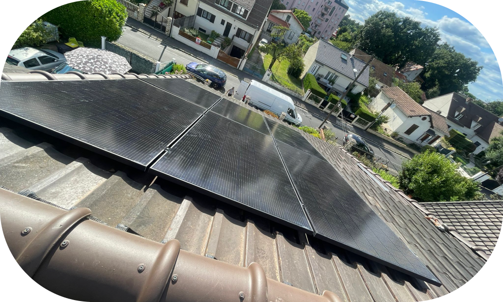 Photo d'une installation de pnneaux solaires réalisée par Avisun en partenariat avec Carrefour Énergies
