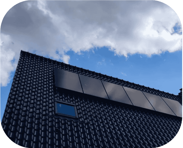 Photo d'une installation de panneaux solaires réalisée par Avisun